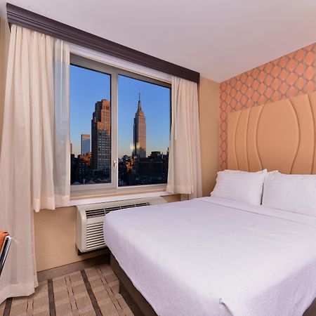 Holiday Inn New York City - Times Square By Ihg Экстерьер фото