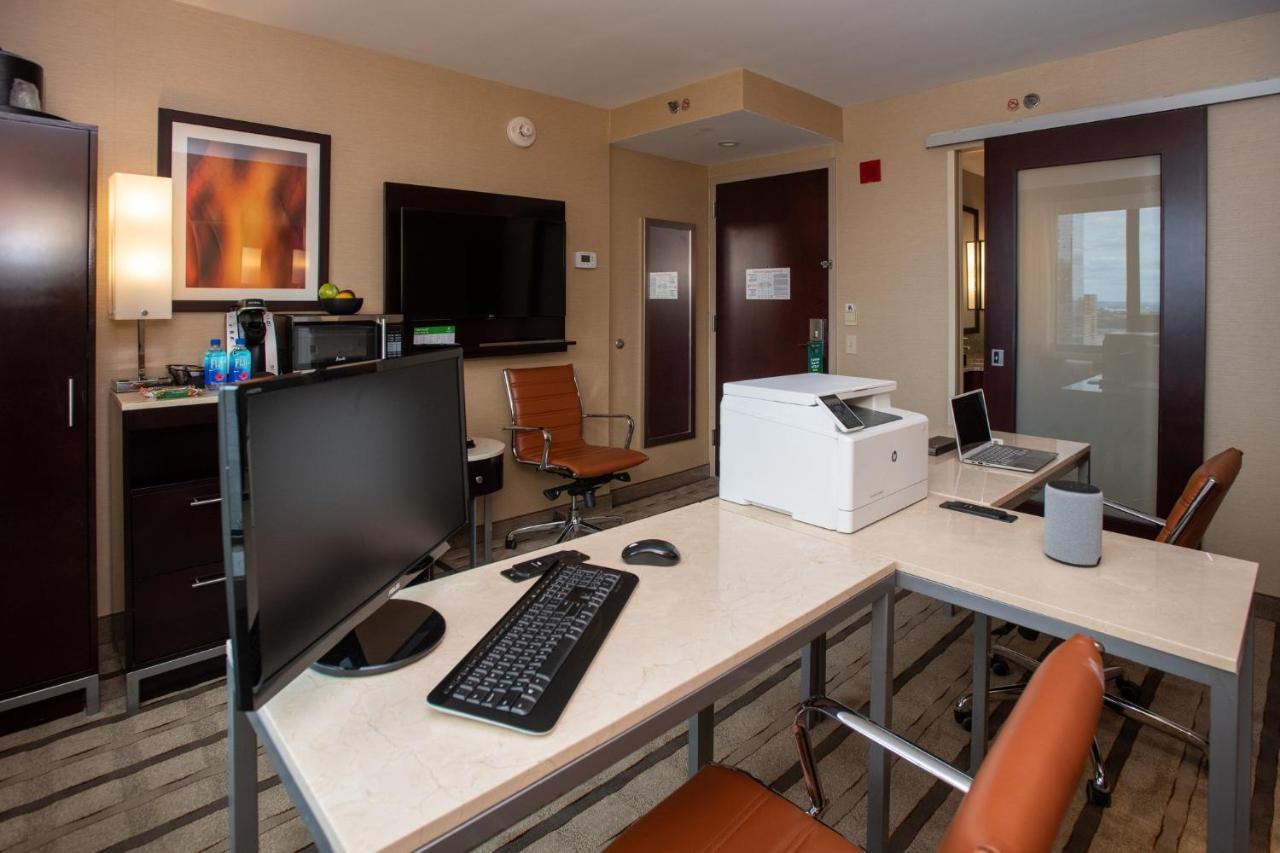 Holiday Inn New York City - Times Square By Ihg Экстерьер фото